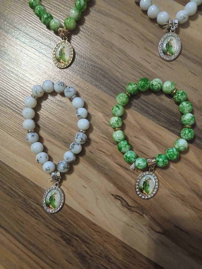 Bracelets 