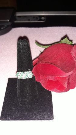 1tcw. Emerald and White Topaz ring