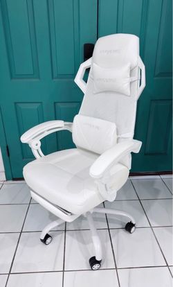 GTRACING White Ergonomic Gaming Chair w/ Footrest