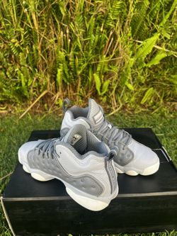 AIR JORDAN JUMPMAN TEAM 11 BG WOLF GREY SIZE 4.5 for Sale in Gardena CA OfferUp