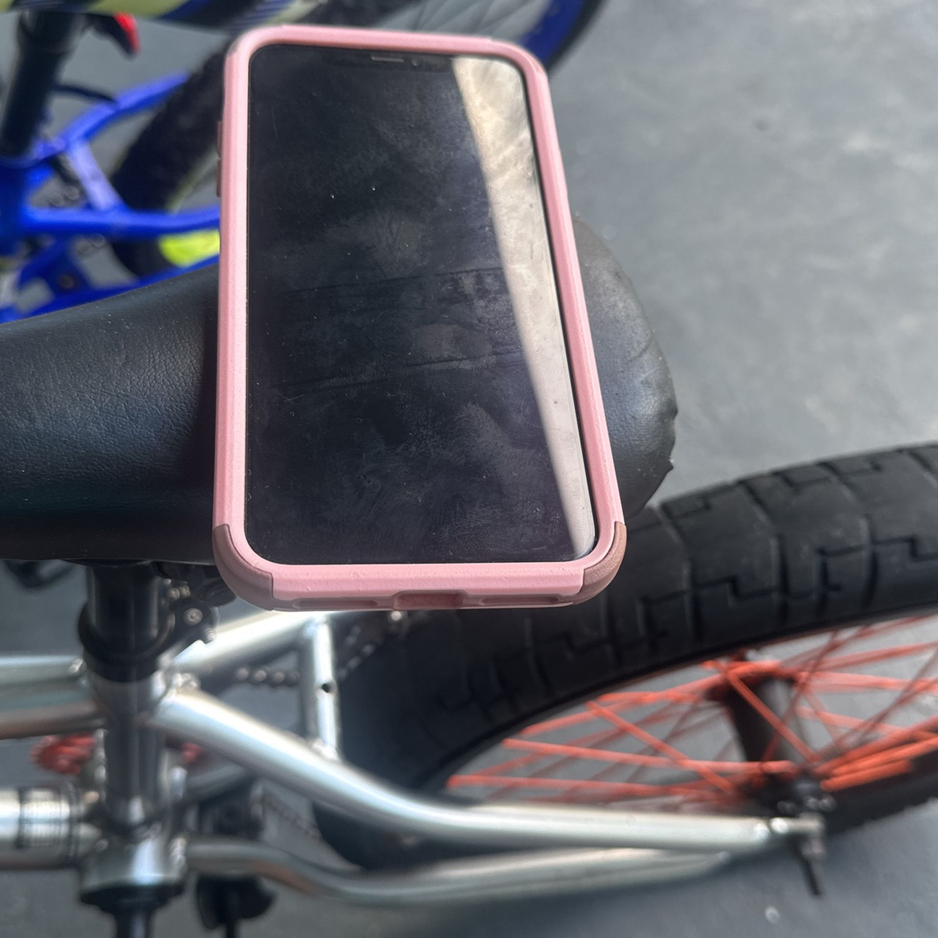 iPhone 10 MX Like New W Covers And Charger