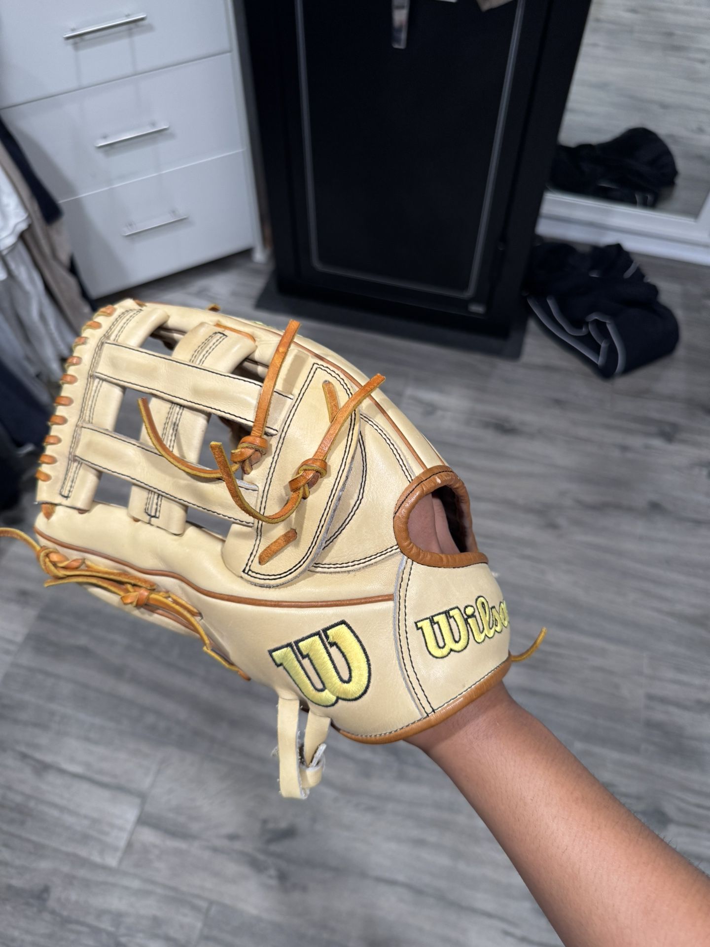 Wilson A2000 Baseball Glove Size 12.75