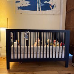 Gap Convertible Crib With Conversion Kit Never Used