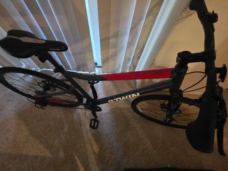 Hybrid Mountain/roadbike-low miles, disc brakes, priced to sell!