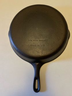 Has a big wobble & spins - unmarked Wagner #10 cast iron skillet 11 3/4”