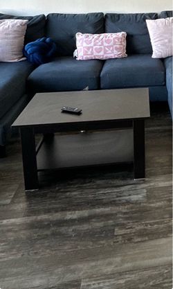 SELLING IKEA COFFEE TABLE $10