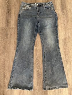 YMI Women’s Size 13/31 Medium Wash Flared denim Jeans faded Vantage Style Finish