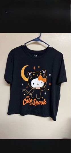 HELLO KITTY. SANRIO LARGE TOO CUTE TO SPOOK T SHIRT.