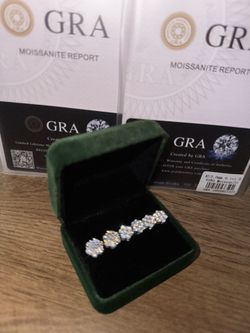 VVS1 Mossanite Flower Earrings