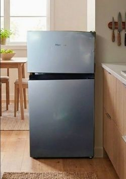 HISENSE MINI FRIDGE