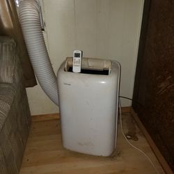 A/C Floor Model With Remote 
