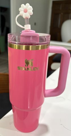 Stanley LIMITED EDITION pink Parade 30oz