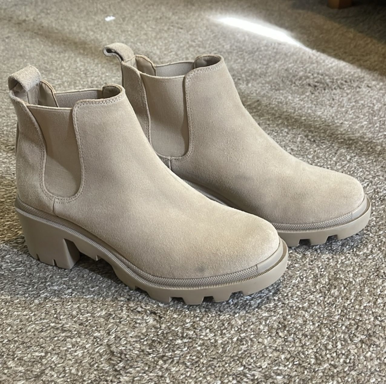 Steve Madden Women’s Hadlee Lug Sole Chelsea Boot size 9