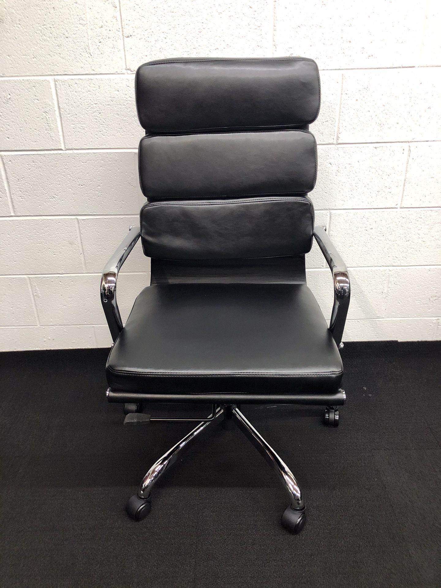 BRAND NEW BLACK/CHROME ADJUSTABLE MANAGERS OFFICE CHAIR