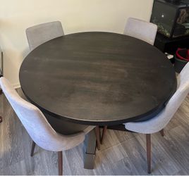 Round Dining Table with 4 Chairs