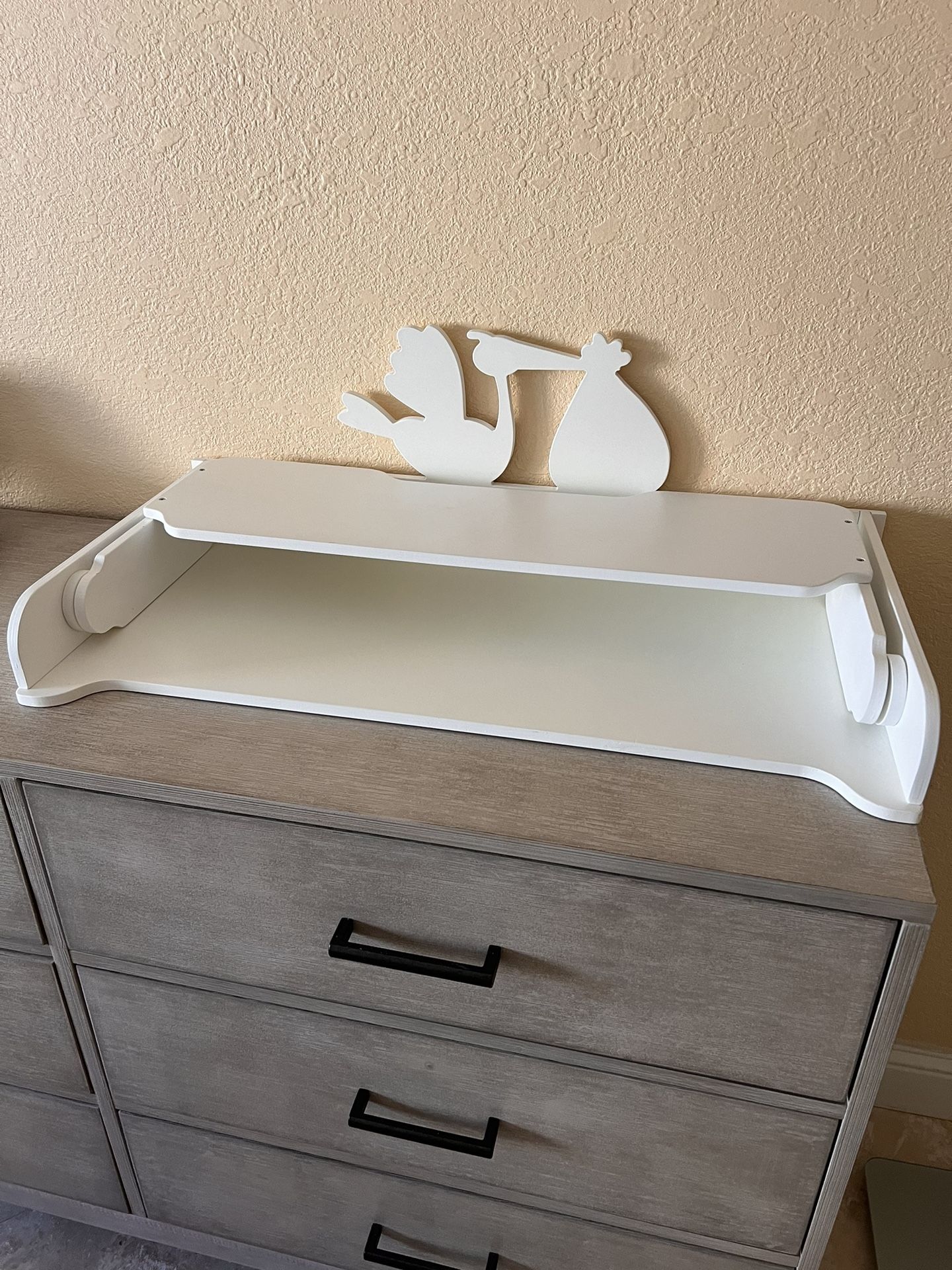 Handmade changing shelf, non-toxic