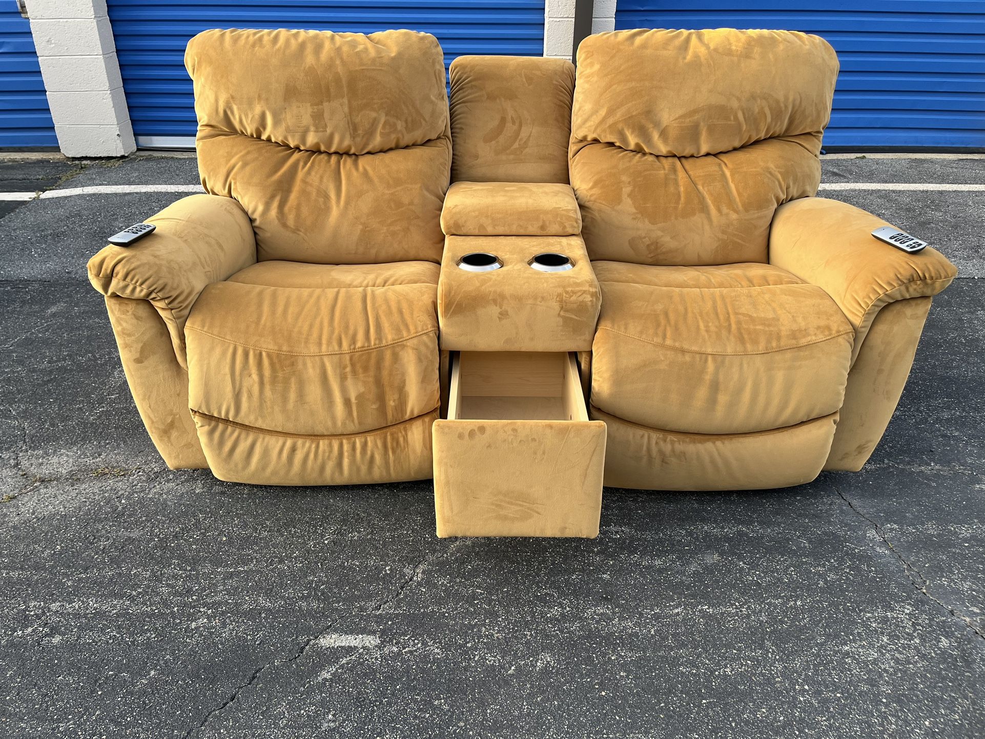 LAZYBOY POWER RECLINER LOVESEAT