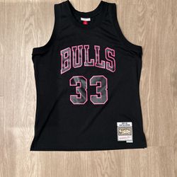Size Large - Mitchell And Ness Authentic Swingman Jersey NBA Basketball Chicago Bulls Scottie Pippen Just Don Nike Sports Vintage Retro Supreme Stussy