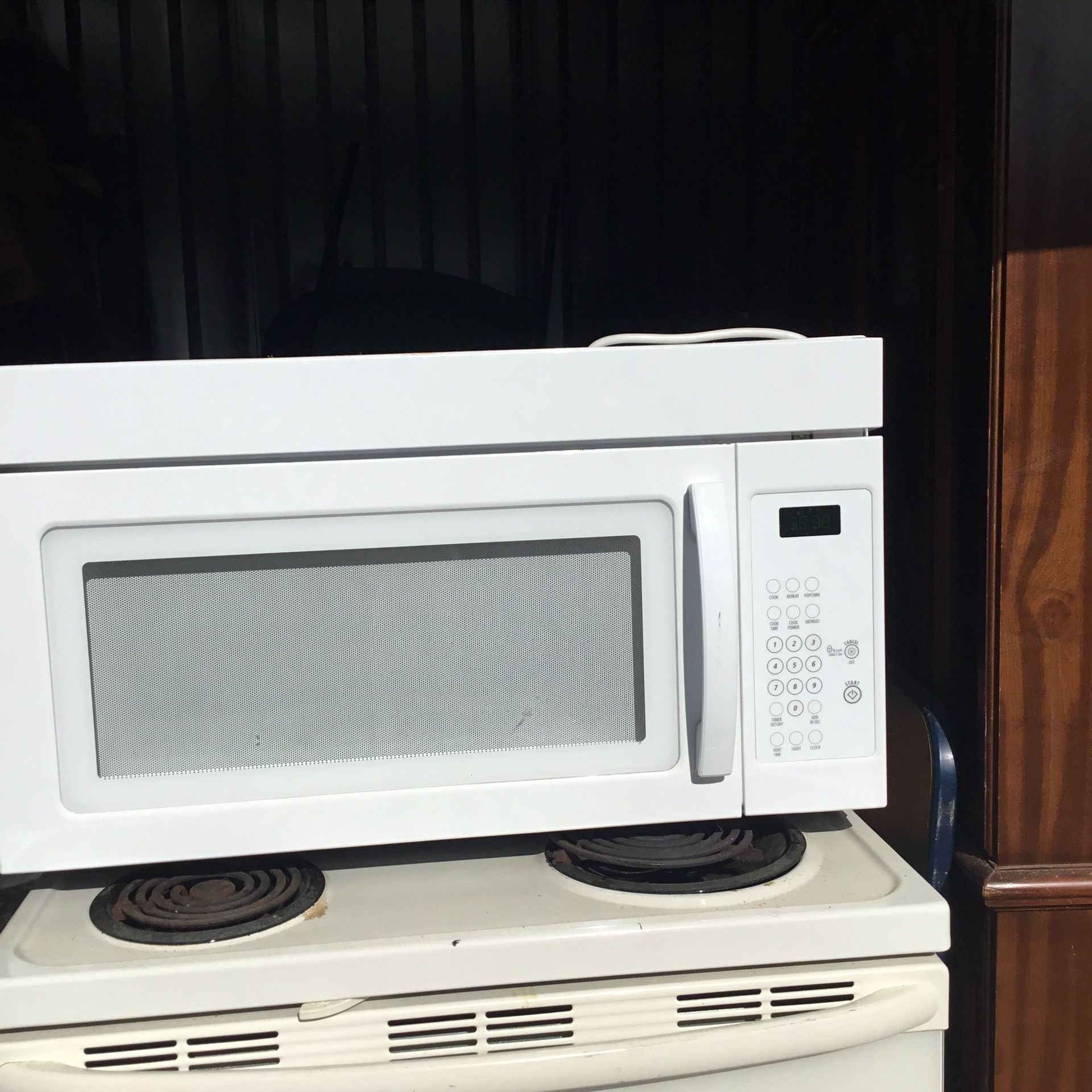 Mount over the stove microwave for Sale in Willow Spring, NC OfferUp