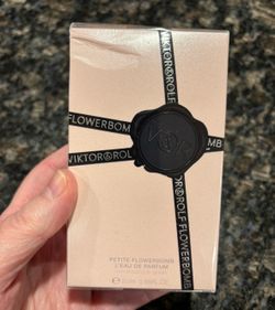NEW VIKTOR AND ROLF PETITE FLOWERBOMB EAU DE PARFUM $30!!