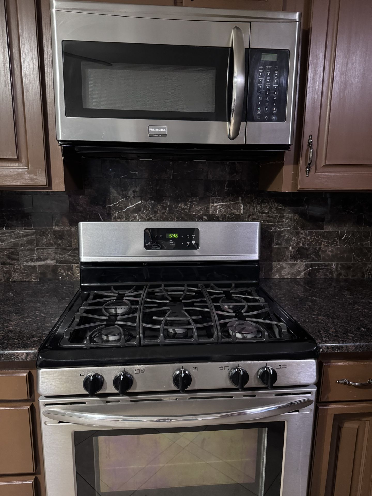 Gas Oven And Microwave 