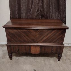 1980's Mid-Century Modern Design Vintage Cedar Chest-Excellent Condition