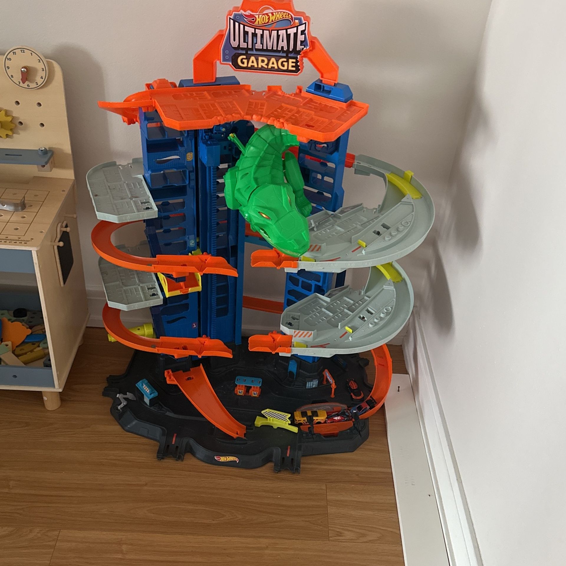 Hot wheels garage for cars