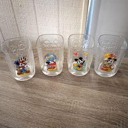 Walt DISNEY 4 McDonald's Collectible Glasses 