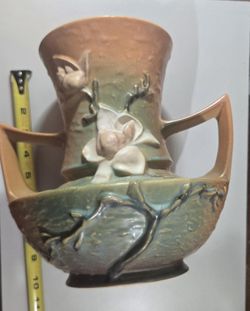 Roseville Magnolia 1943 Vintage Art Pottery Ceramic Vase 93-9 Beautiful 2 Handle