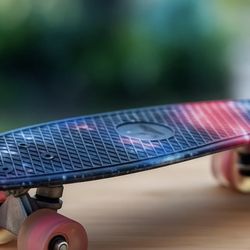 22” Mini Cruiser Skateboard – Compact, Lightweight & Smooth Ride