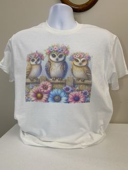 3 Owls 🦉 Design T-Shirt, New, Size Adult Small,(item 389)