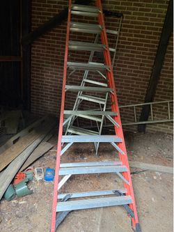 12’ step ladder fiber glass