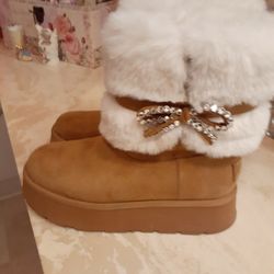 GUESS NUBUCK BOOTS SIZE 8