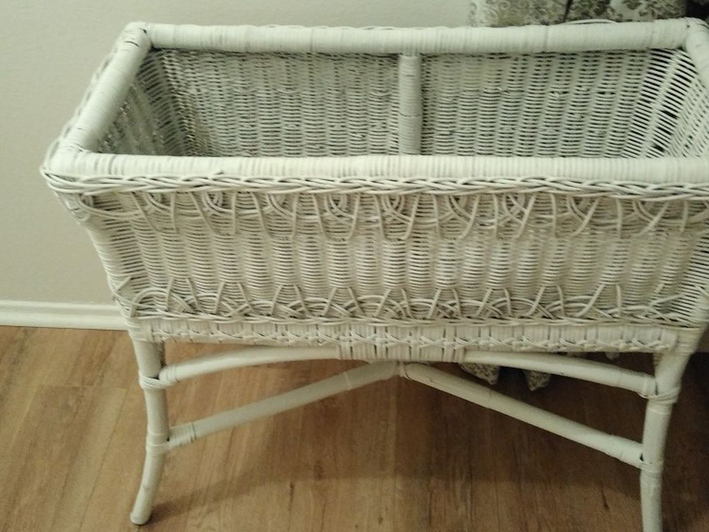 27 Inches Tall X 29 Inches Wide Wicker Plant Stand