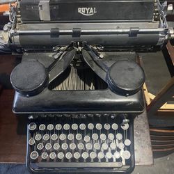 Antique Typewriter 