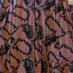 New LulaRoe XL 34x25 16-18 Colorful Pleated Skirt With 2 Side Pockets, 2" Wide Elastic Waistband, 96% Polyester, 4% Spandex. East Or West