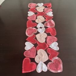 Valentines Table Runners And Decor