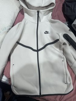 Nike tech Creme Color