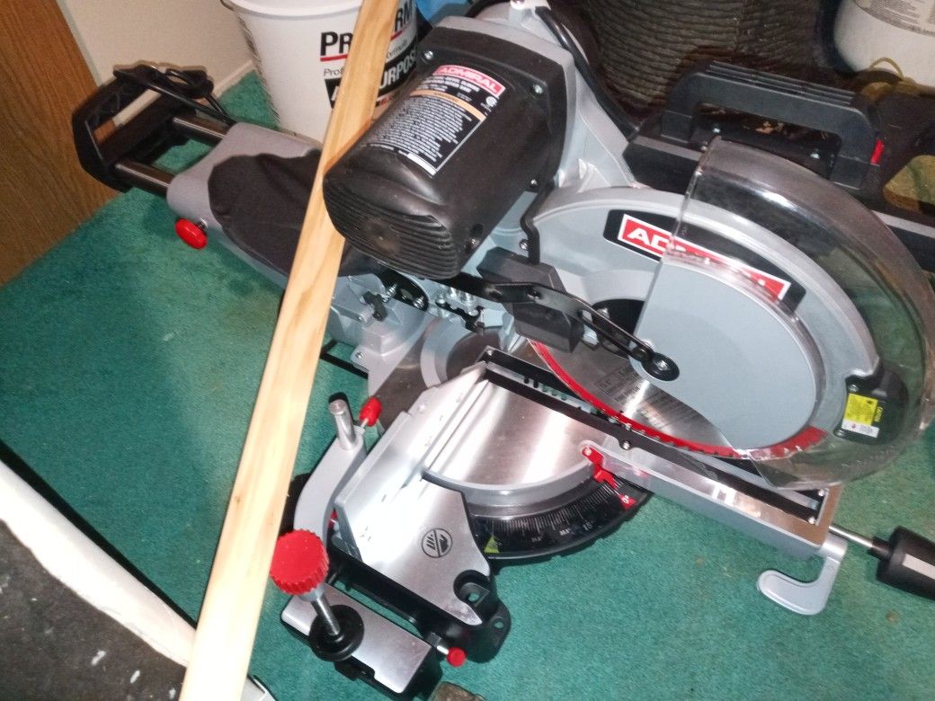 12"compound miter saw brand new selling it for 150.00 Never Been Used