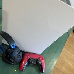 Ps5 Beach Head Phones , RED & white Controllers 