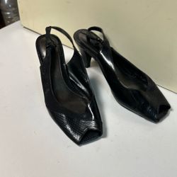 Black East 5th Shoes, Size 9M. Old But Still Wearable