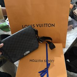 Louis Vuitton Messenger Bag