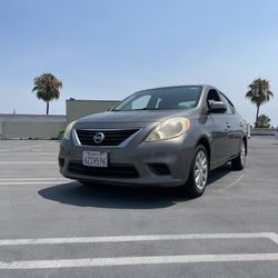 2013 Nissan versa 