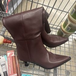 Boots 8 1/2 NEW WITH TAG 