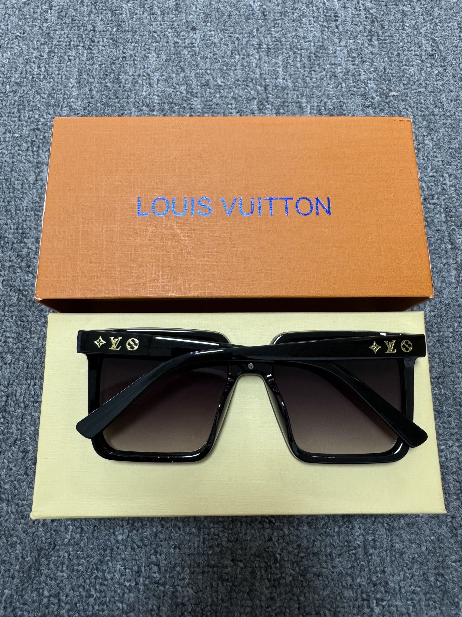 Lv glasses
