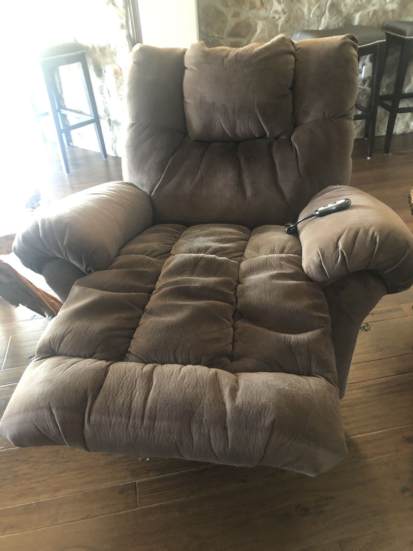 Electric Recliner— DRASTICALLY REDUCED