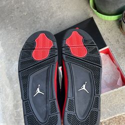 Air Jordan 4 Red Thunder 