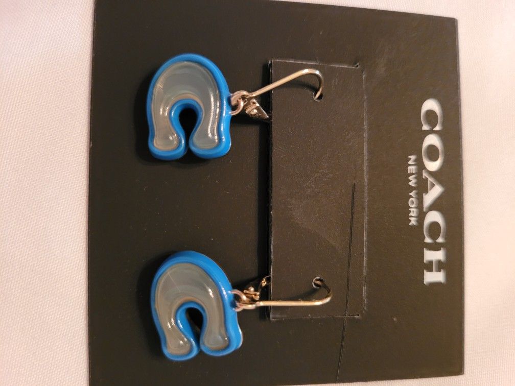 NWT Chic Coach C Earrings