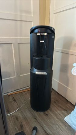Hot and cool water dispenser