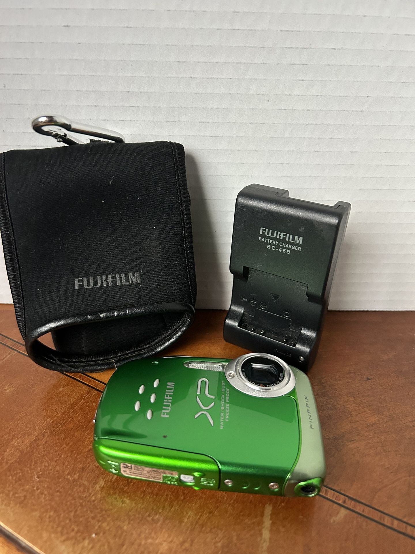 Fujifilm XP 10 Waterproof Digital Camera With Charger And Case